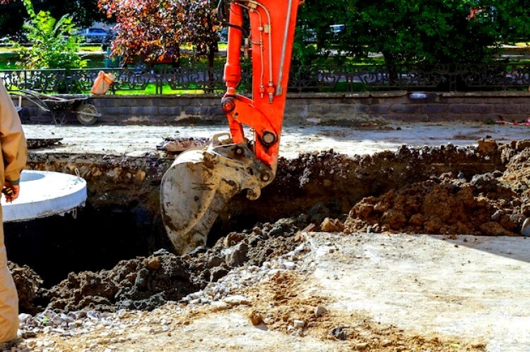 Excavatrice creuse pour une piscine